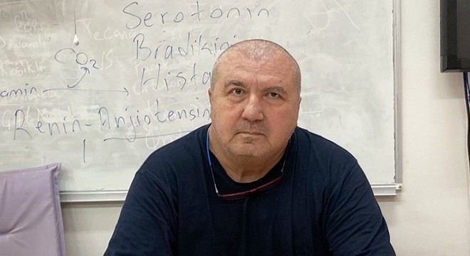 61 yaşındaki öğretim üyesi, 4'üncü üniversitesini okuyor