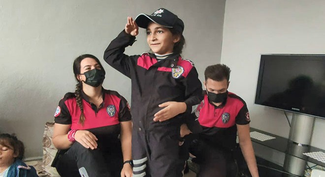 7 yaşındaki Ebru'nun polislik hayali gerçek oldu