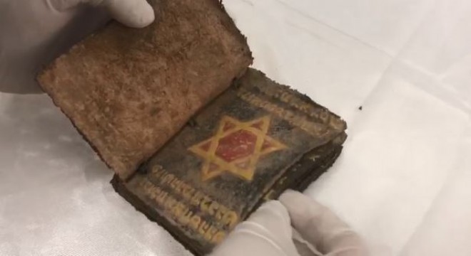 700 yıllık Tevrat'ı satarken yakalandı