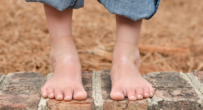 8'inci kattan düşen çocuk öldü