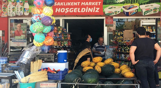 8 yıl önce aldıkları için zarfla 500 lira bırakıp, helallik istedi