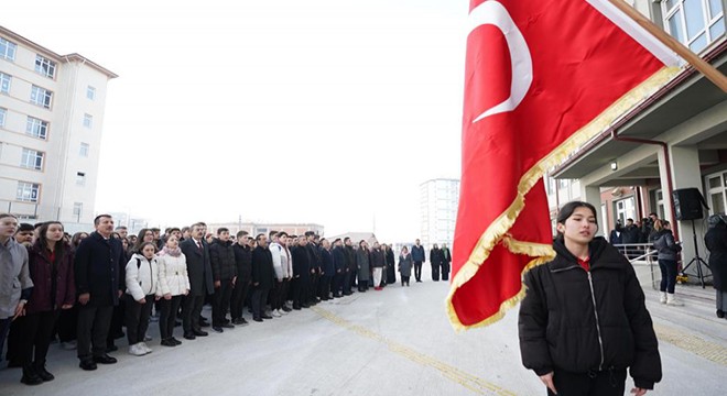 81 ilde okullarda şehitler için saygı duruşu
