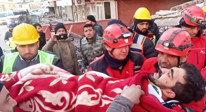 83'üncü saatte kurtarıldı, alkışlarla hastaneye götürüldü