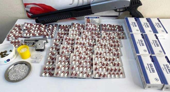 95 gram metamfetamin, 416 sentetik hap ele geçirildi