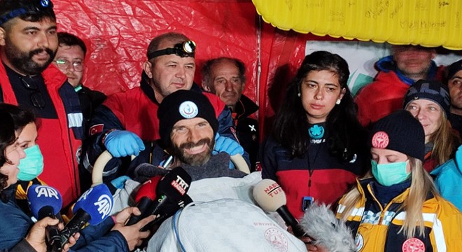ABD'li araştırmacı mağaradan çıkarıldı
