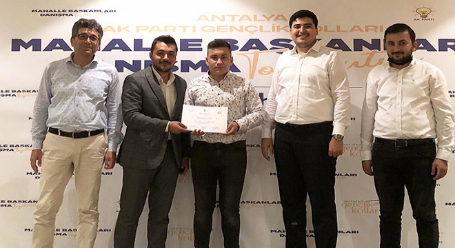 AK Parti Finike'de mahalle başkanlarına mazbata