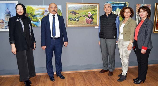 AKHEM kursiyerlerinin resimlerine tam not