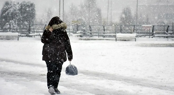 AKOM saat vererek uyardı: İstanbul'a kar geliyor