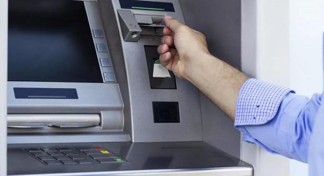 ATM'lere kart kopyalama düzeneği yerleştiren 5 şüpheli yakalandı