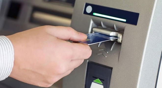 ATM önü dolandırıcısı kamerada