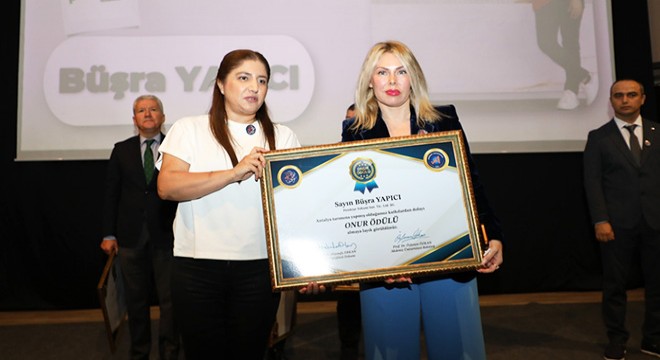 AÜ Ziraat Fakültesi’nden Büşra Yapıcı’ya Onur Ödülü