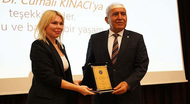 AÜ de  Çevre Hizmet Ödülleri  sahiplerini buldu