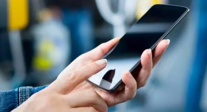 AVM'deki cep telefonu hırsızı kamerada