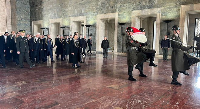 AYM heyeti Anıtkabir'de