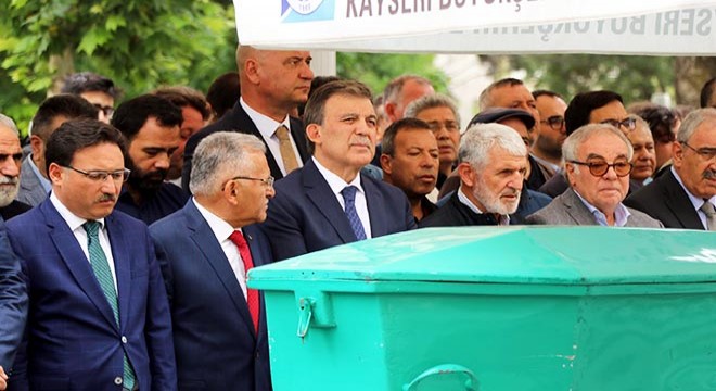 Abdullah Gül, amcasının eşinin cenazesine katıldı