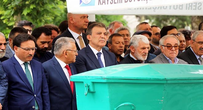 Abdullah Gül, amcasının eşinin cenazesine katıldı