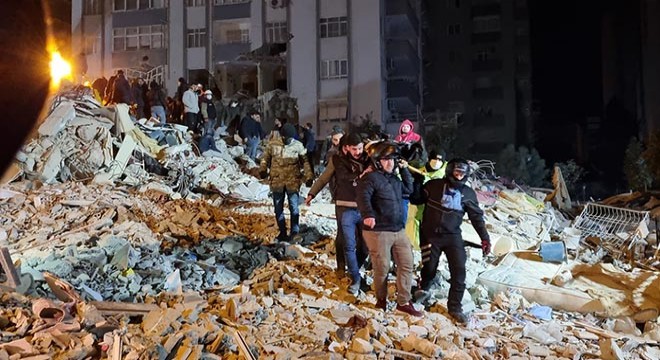 Adana'da enkazdan 4 kişinin cansız bedeni çıkarıldı