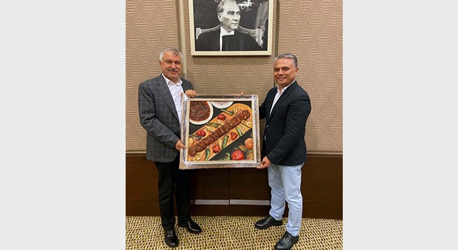 Adanalı başkana Adana kebap rölyefi