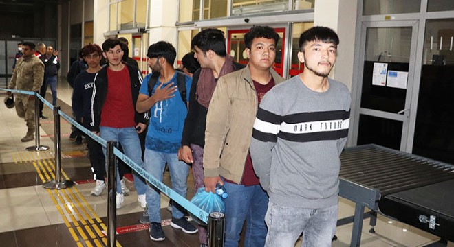 Afganistan uyruklu 499 göçmen ülkelerine gönderildi