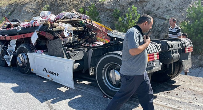 Afyonkarahisar da iki TIR çarpıştı: 7 yaralı