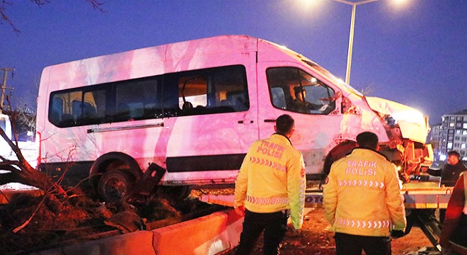 Afyonkarahisar da işçi servisi devrildi