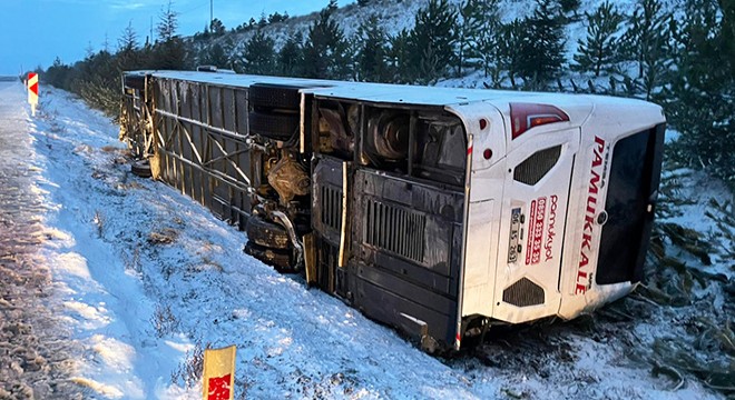 Afyonkarahisar da yolcu otobüsü devrildi: 8 yaralı