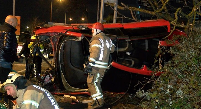 Ağaca çarpan otomobil takla attı: 3 yaralı