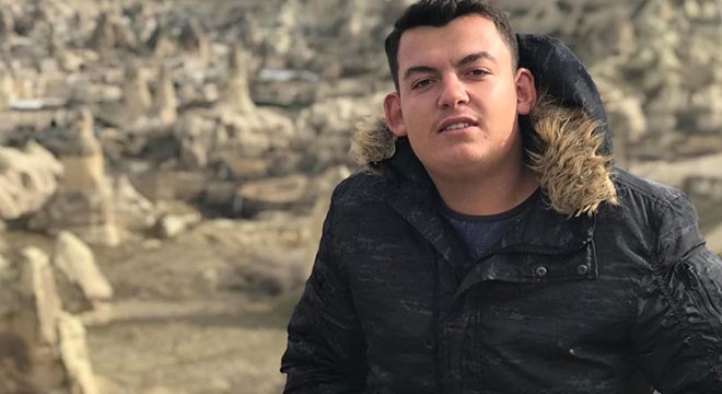 Ağaca çarpan otomobilin sürücüsü öldü