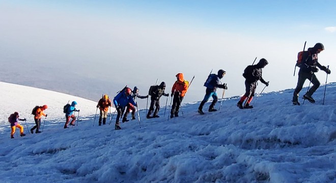 Ağrı Dağı 'ağlıyor'