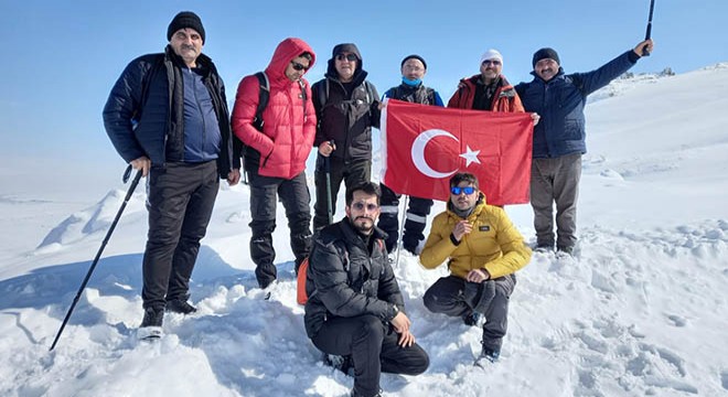 Ağrılı dağcılar Bubi Dağı'na tırmandı