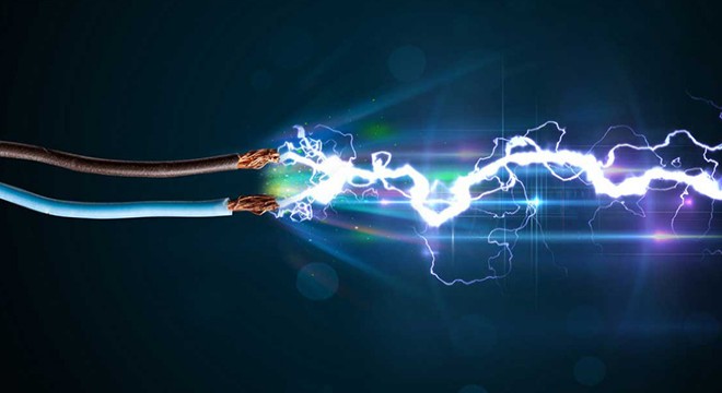 Ahırda elektrik akımına kapılıp, öldü
