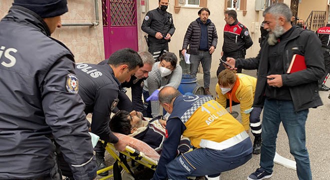 Aile içi şiddet ihbarına giden polislere bıçak çekti