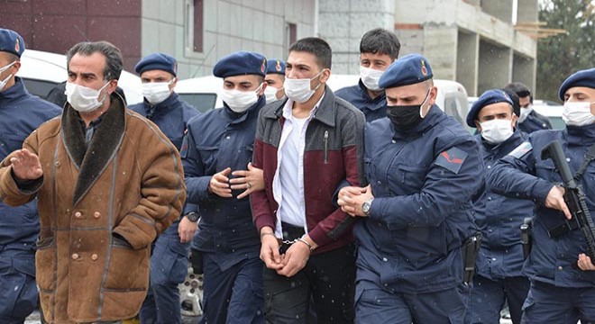 Ailesini evin kirli olması nedeniyle katletmiş