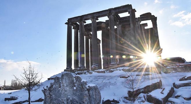 Aizanoi Antik Kenti beyaza büründü