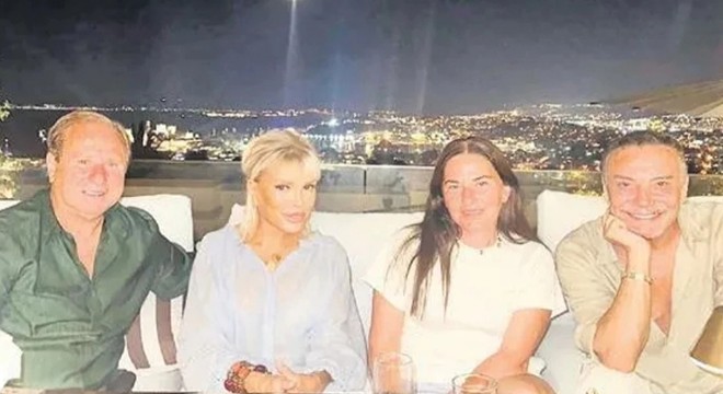 Ajda Pekkan, sanat dünyasından ünlü isimleri ağırladı.