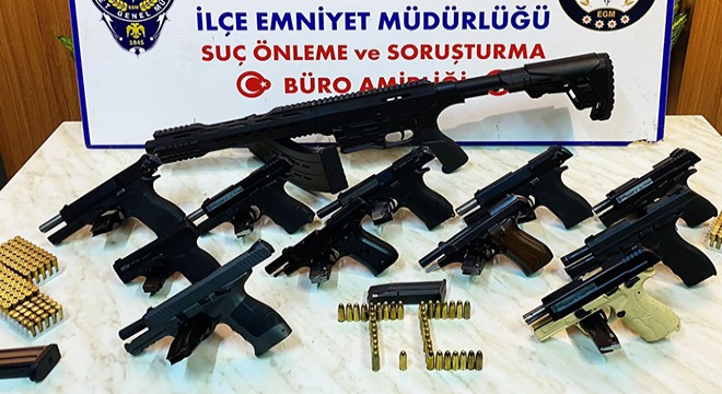 Akaryakıt istasyonunda cephanelik çıktı