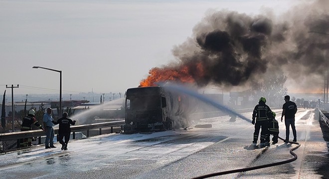 Akaryakıt yüklü tanker alev alev yandı