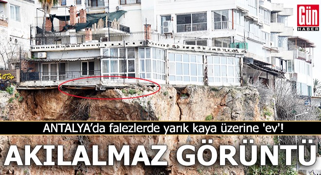 Akılalmaz görüntü! Falezlerde yarık kaya üzerine  ev 