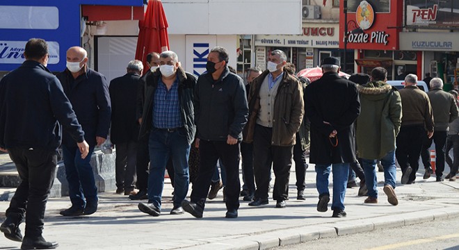 Aksaray'da, vaka artışına rağmen caddelerde yoğunluk