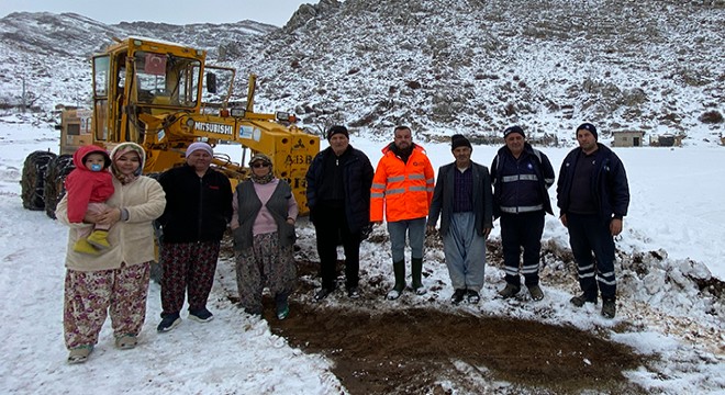 Antalya da karda mahsur kalan 3 aile kurtarıldı