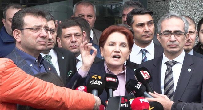 Akşener İYİ Parti İstanbul il binası önünde açıklama yaptı