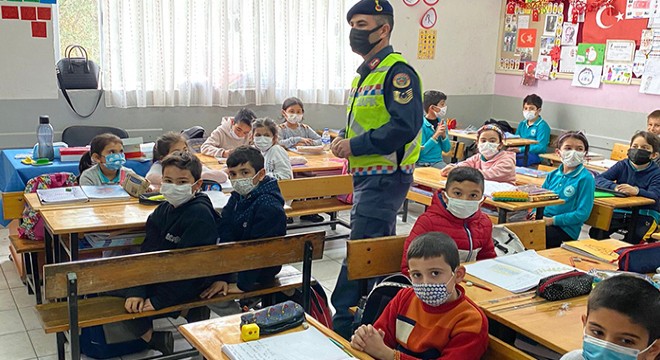 Aksu'da jandarmadan öğrencilere trafik eğitimi