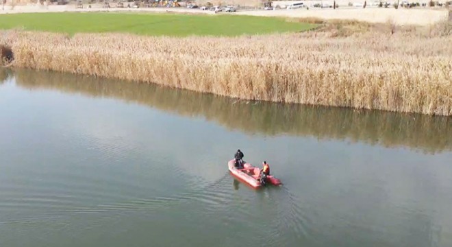 Alabora olan teknede kaybolan 1 kişi aranıyor