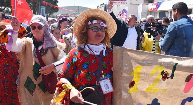 Alaçatı Ot Festivali kortej yürüyüşü ile başladı
