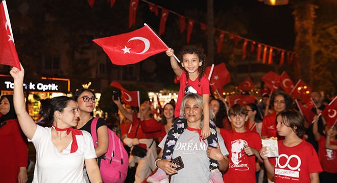 Alanya'da 7'den 70'e Cumhuriyet coşkusu