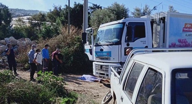 Alanya'da çöp kamyonunun çarptığı yaya öldü