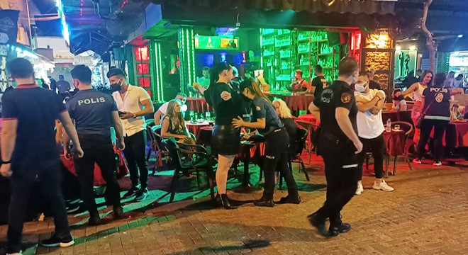Alanya'da polisten gece denetimi