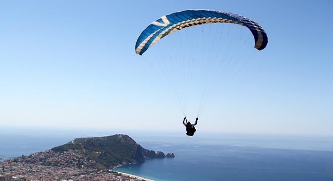 Alanya'da yamaç paraşütü heyecanı