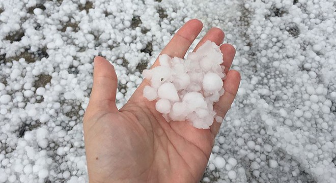 Alanya'ya fındık büyüklüğünde dolu yağdı