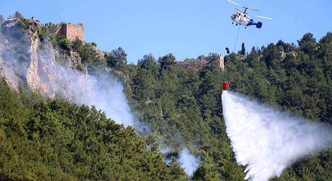 Alanya Kalesi yakınında orman yangını